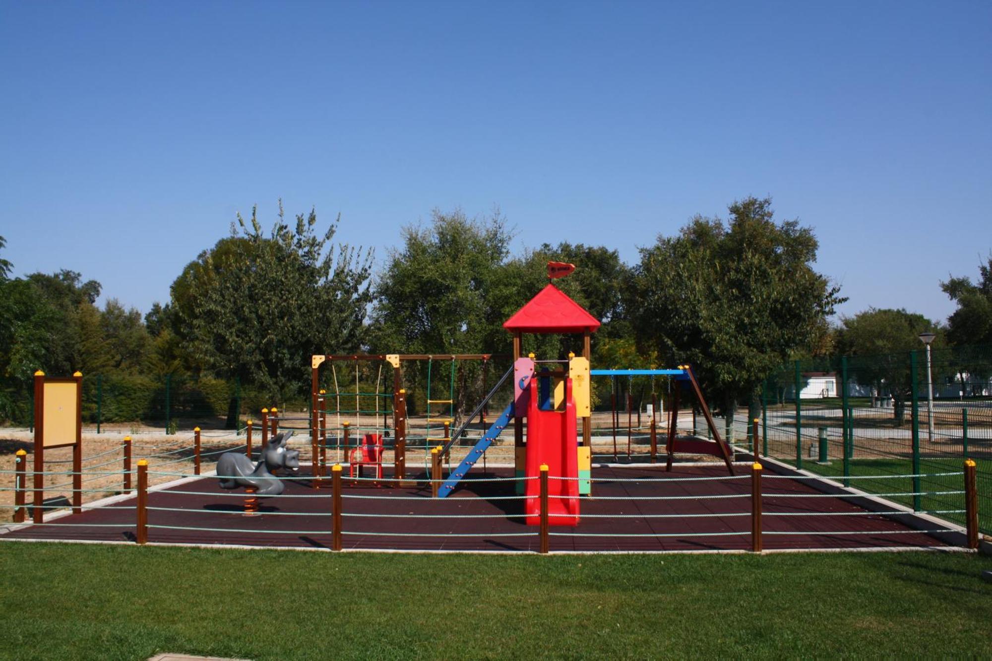 Parque De Campismo Orbitur Montargil Hotel ภายนอก รูปภาพ