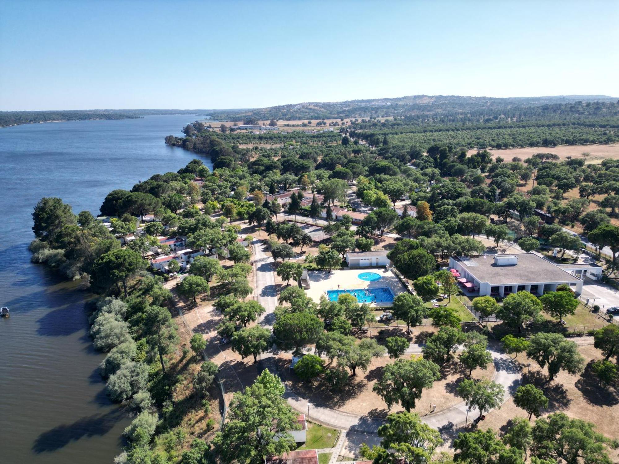Parque De Campismo Orbitur Montargil Hotel ภายนอก รูปภาพ